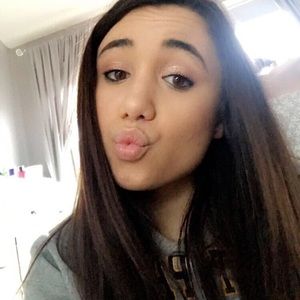 Meet your Posher, Chloe